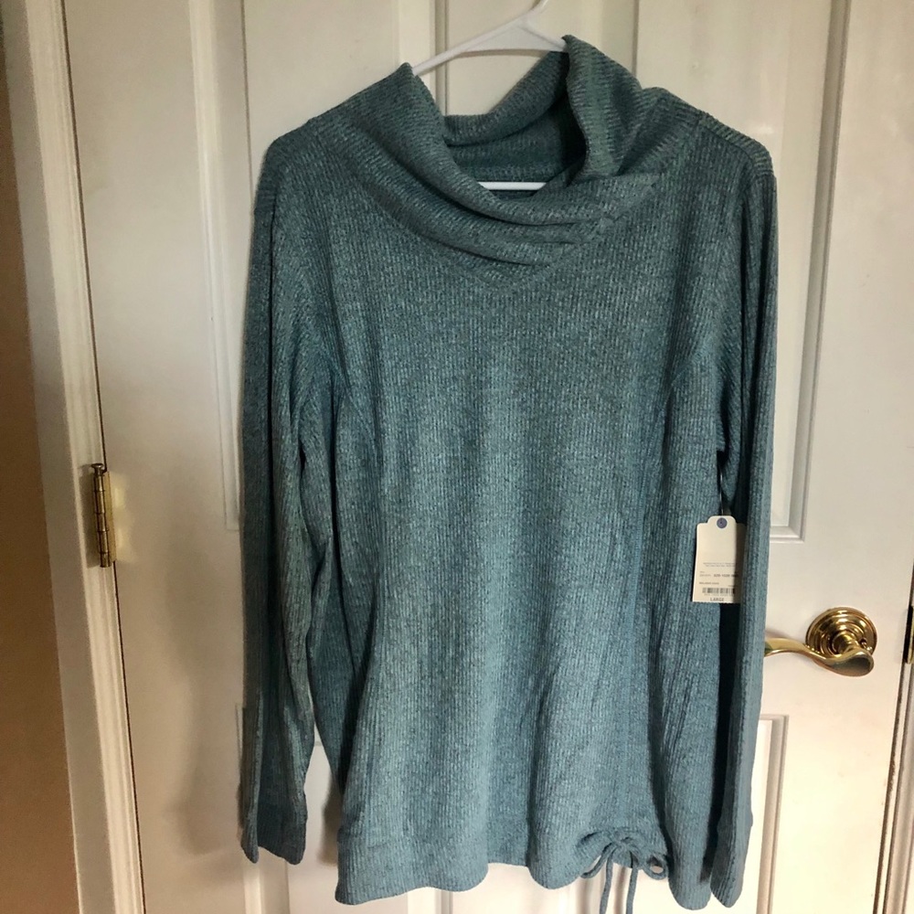John’s Bay Active yoga/workout sweatshirt